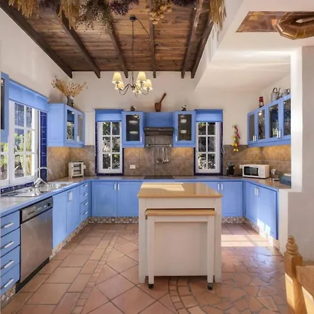 Karat Hacienda Miranda Villa